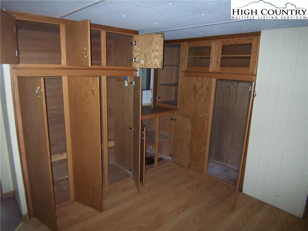 Image number 2 for the current listing