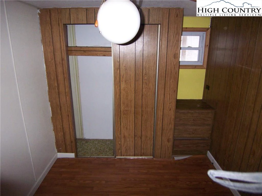 Image number 11 for the current listing