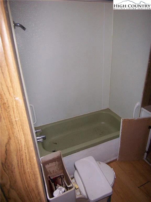 Image number 8 for the current listing