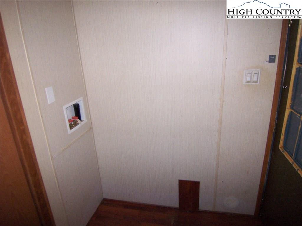 Image number 7 for the current listing