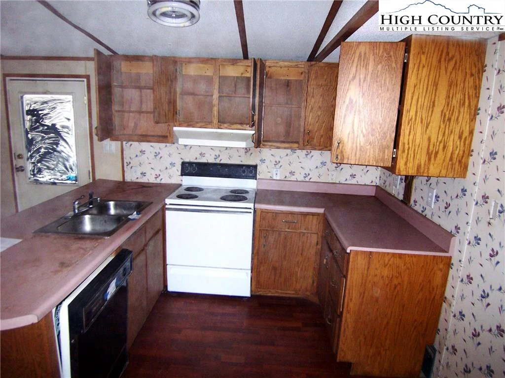 Image number 19 for the current listing