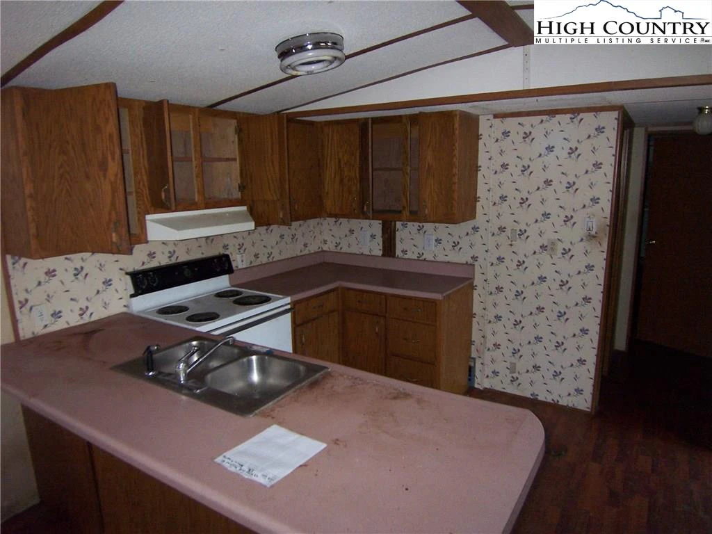 Image number 18 for the current listing