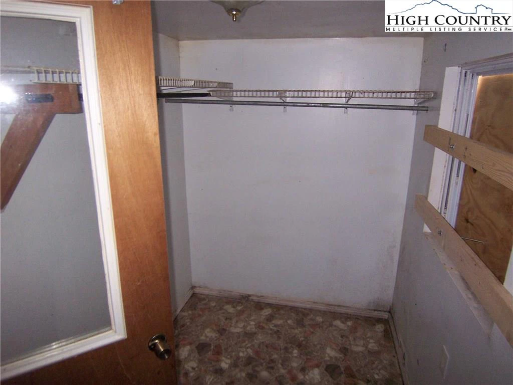 Image number 16 for the current listing