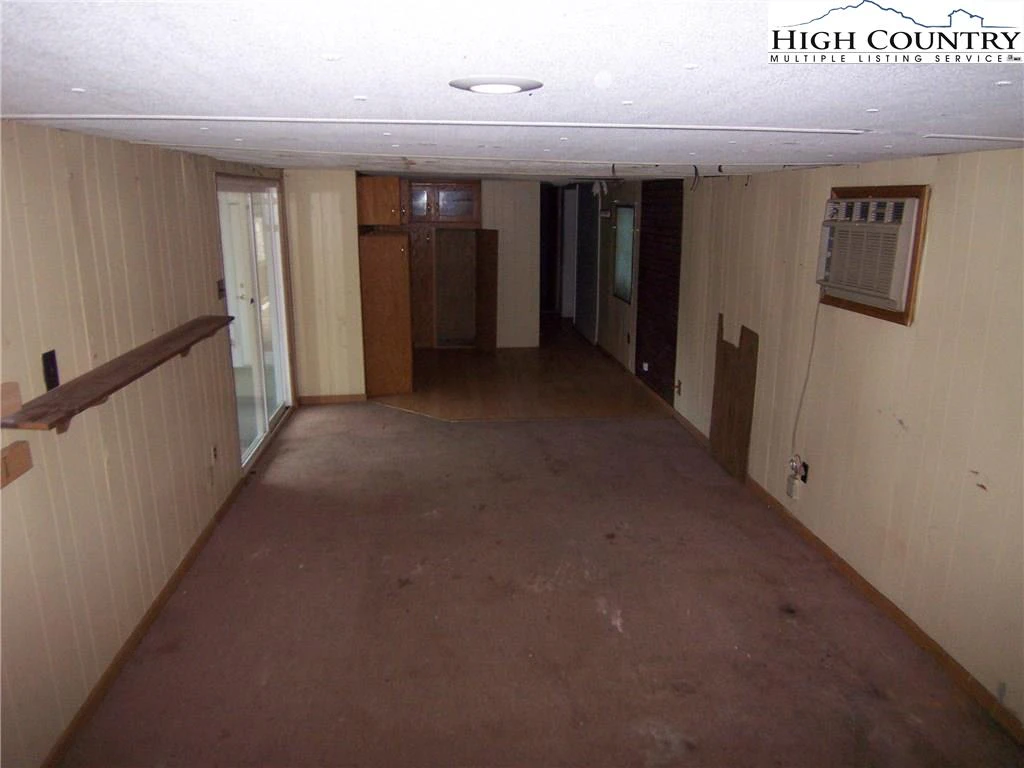 Image number 13 for the current listing