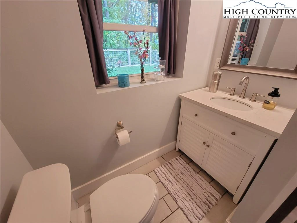 Image number 11 for the current listing
