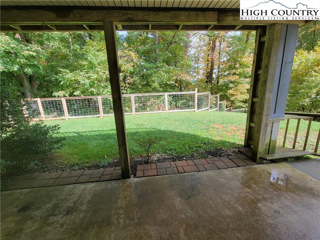 Image number 14 for the current listing