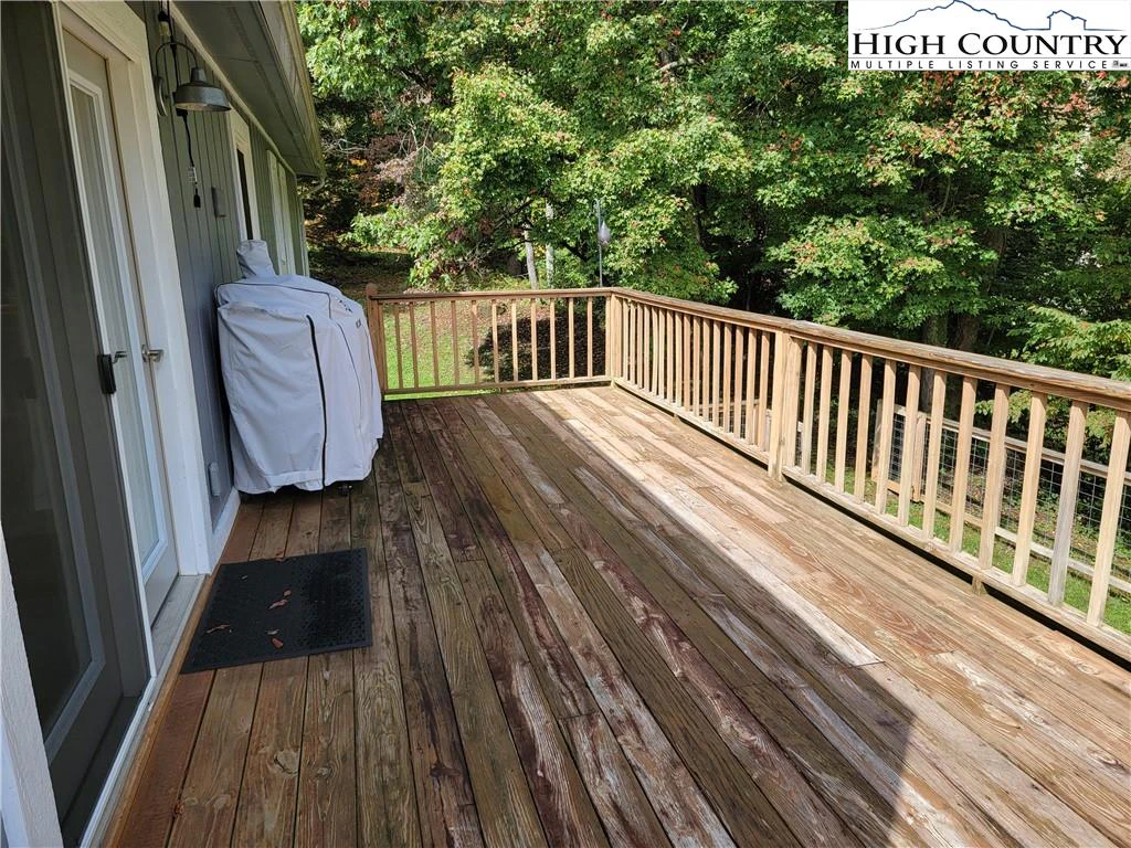 Image number 21 for the current listing