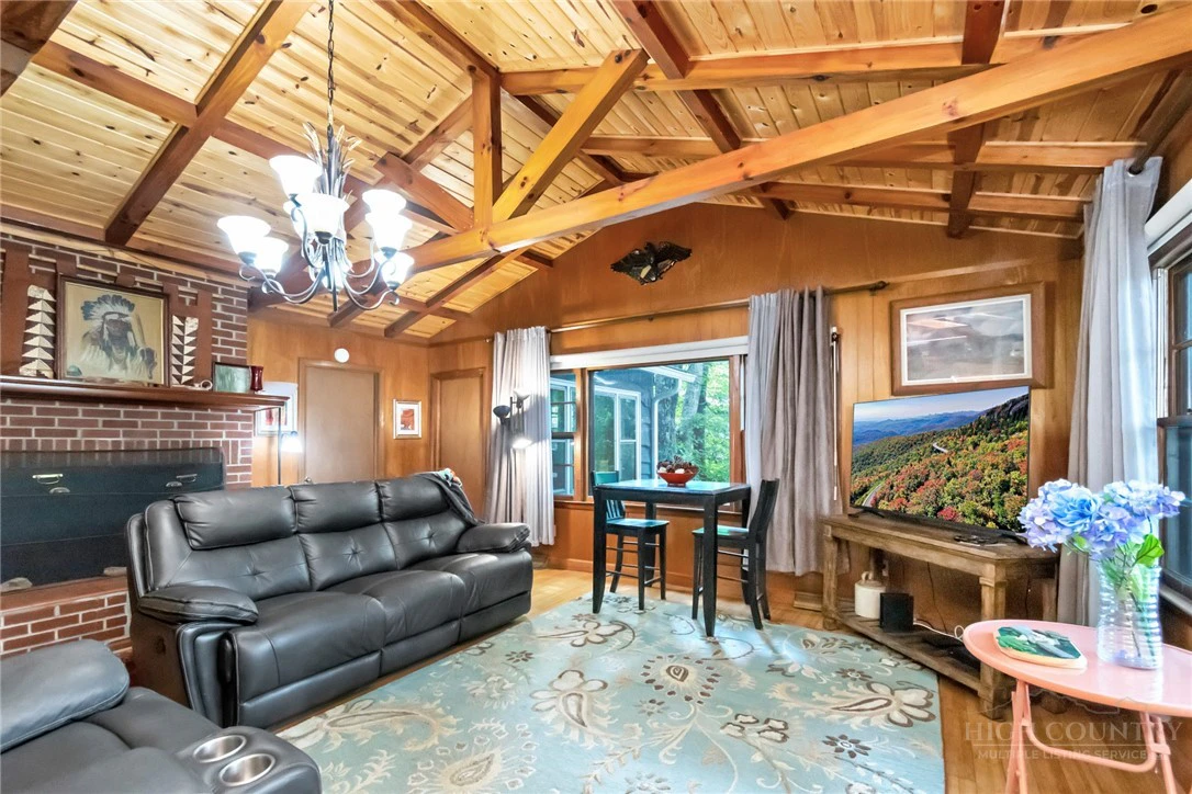 Image number 5 for the current listing
