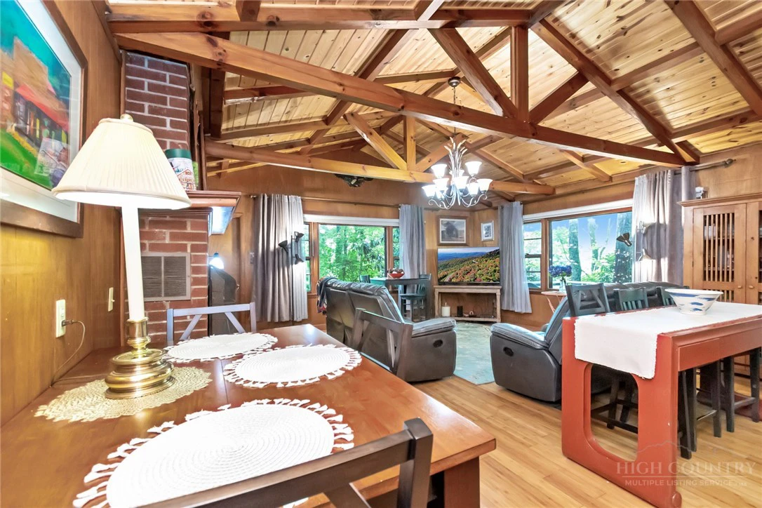 Image number 1 for the current listing
