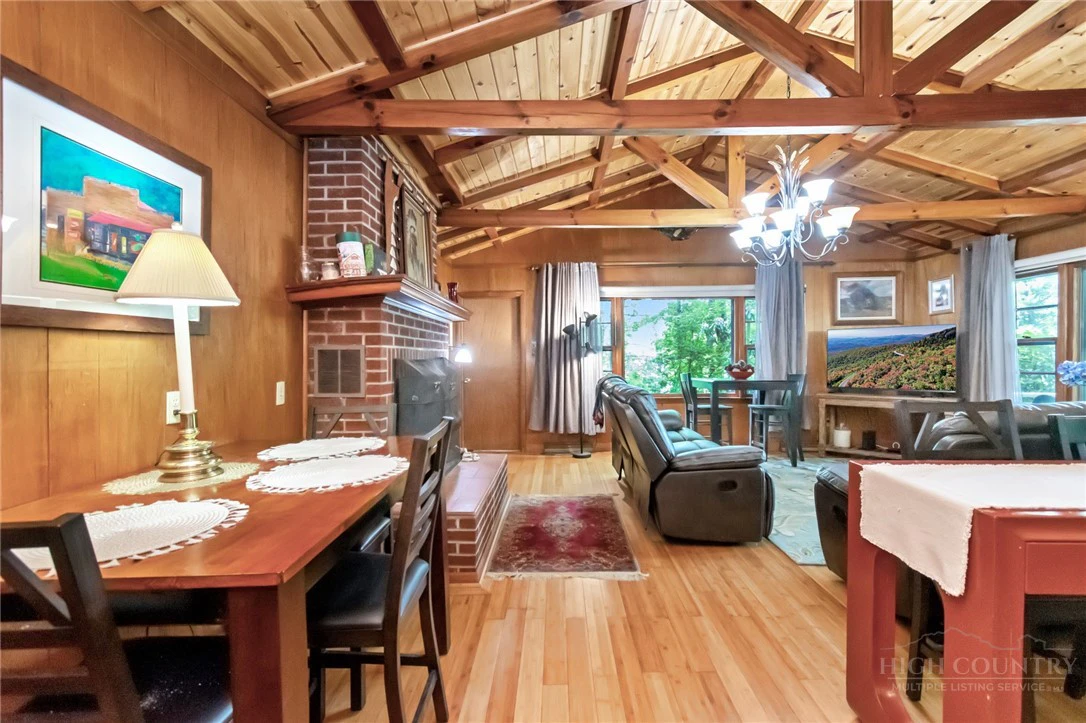 Image number 6 for the current listing