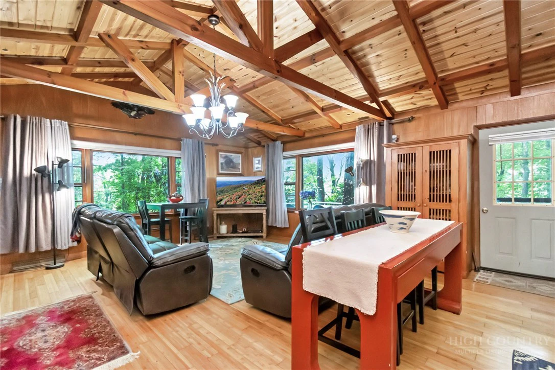 Image number 7 for the current listing