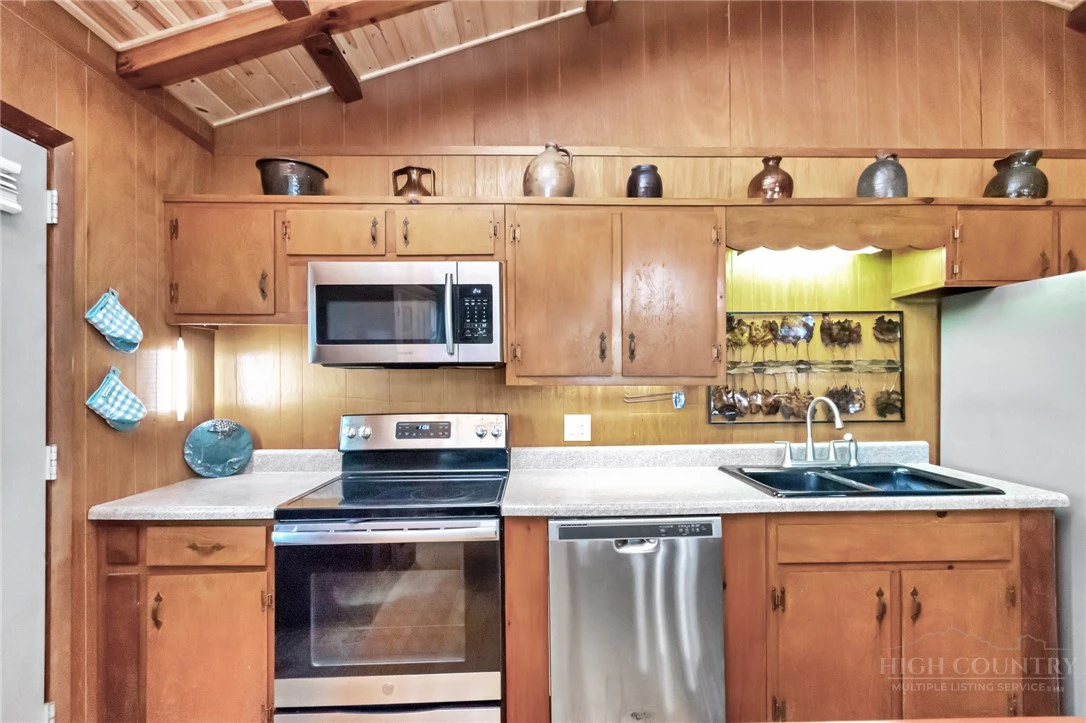 Image number 11 for the current listing