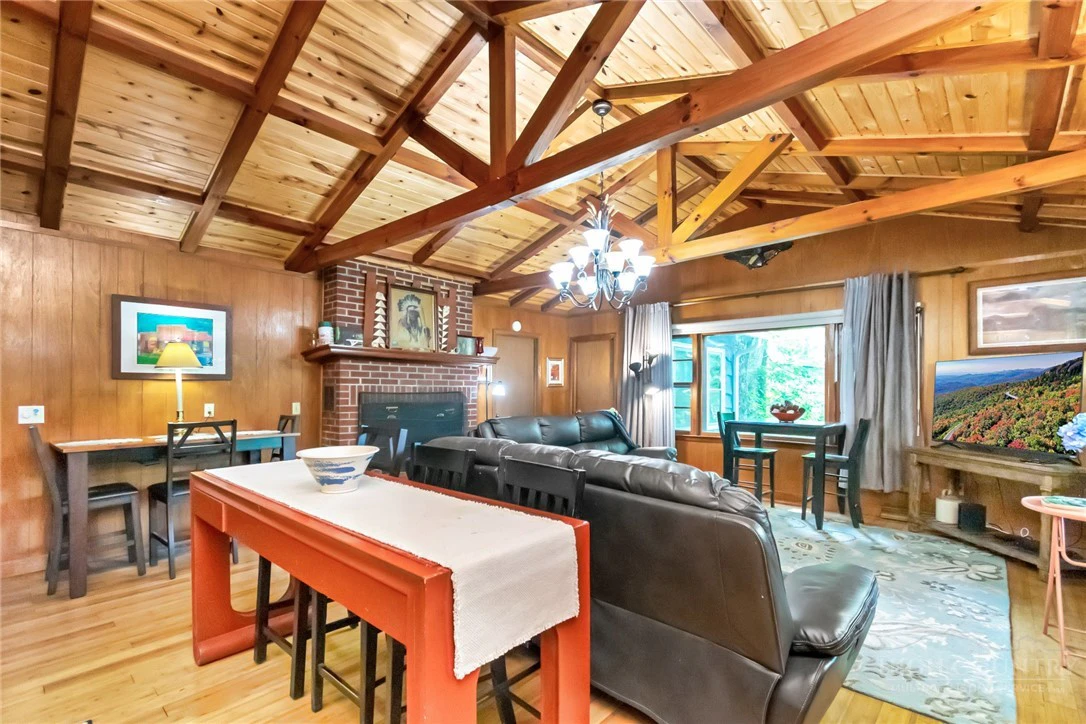 Image number 12 for the current listing