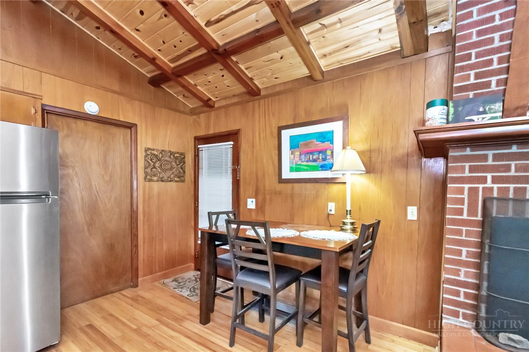 Image number 13 for the current listing