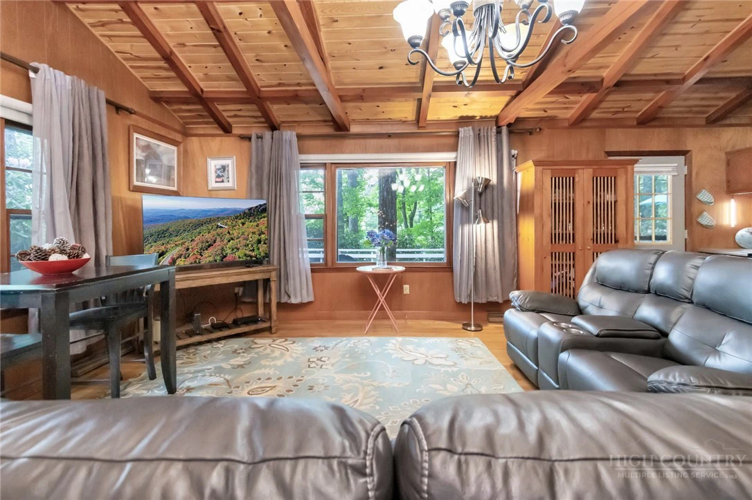 Image number 16 for the current listing