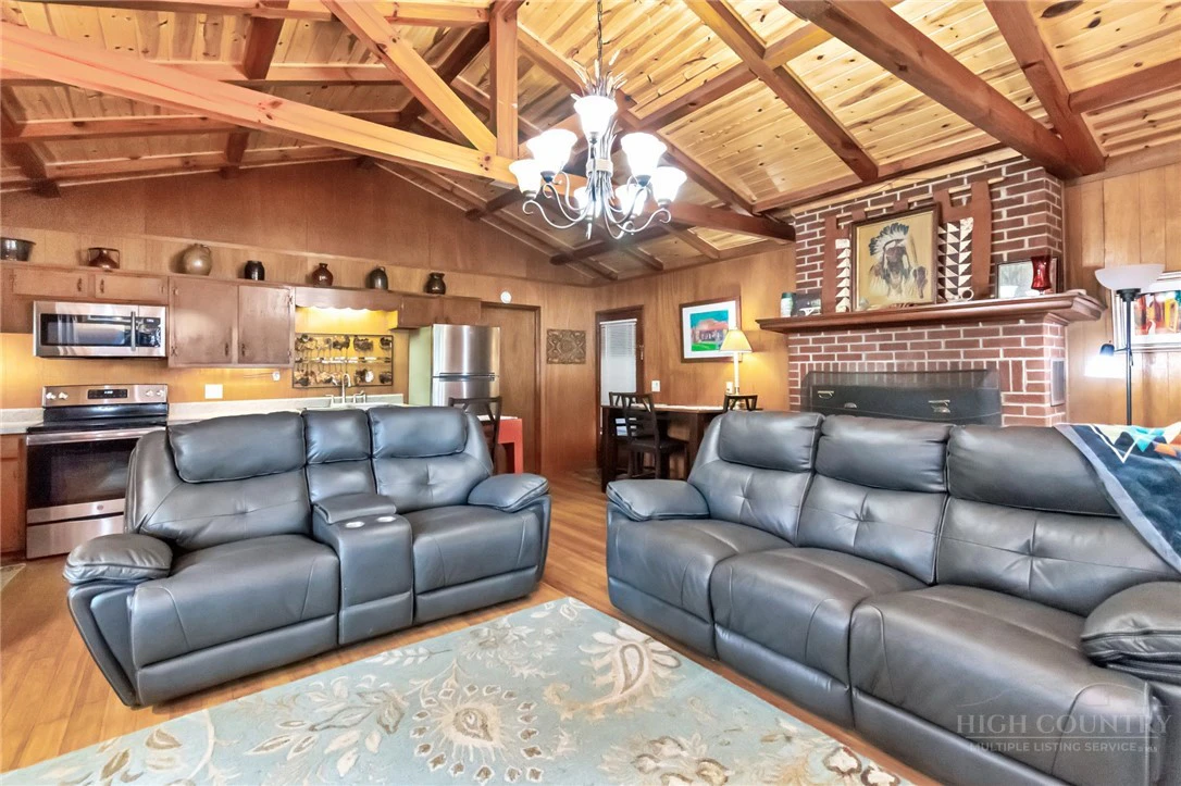 Image number 18 for the current listing