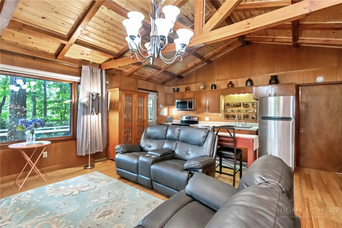 Image number 20 for the current listing
