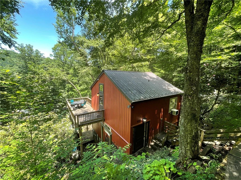 Image number 1 for the current listing