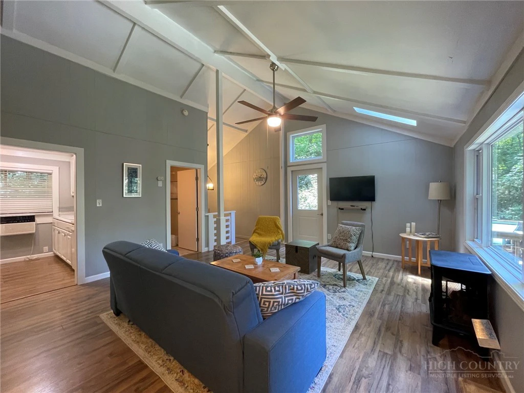Image number 12 for the current listing