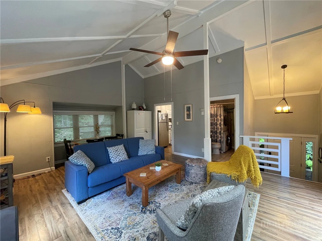 Image number 13 for the current listing