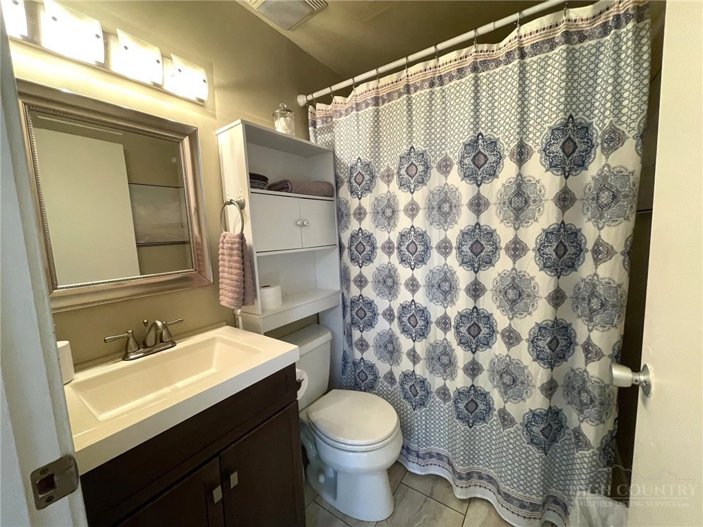 Image number 19 for the current listing