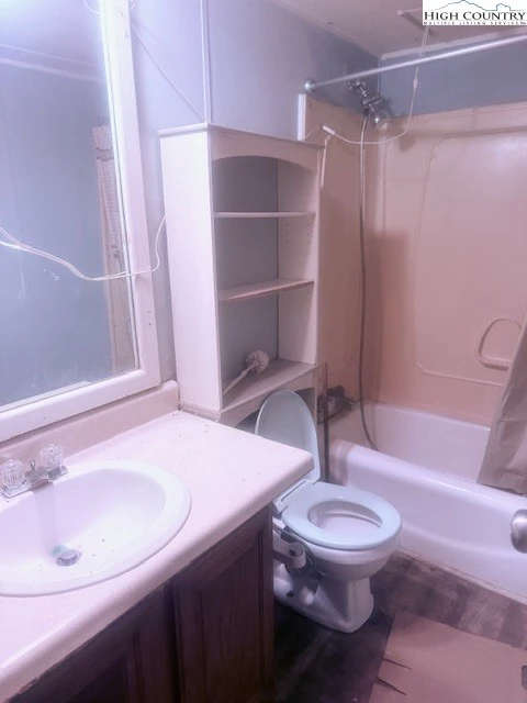 Image number 2 for the current listing