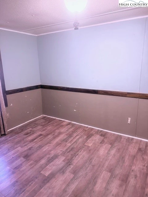 Image number 11 for the current listing