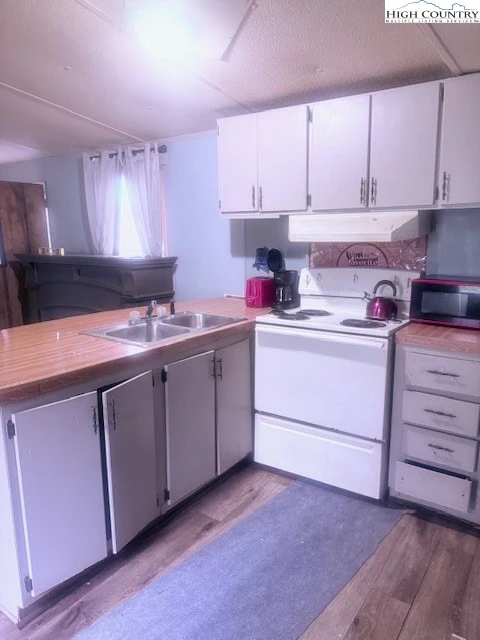 Image number 10 for the current listing