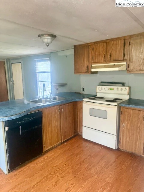 Image number 4 for the current listing