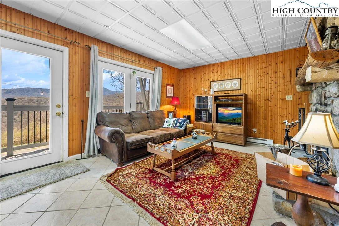 Image number 3 for the current listing