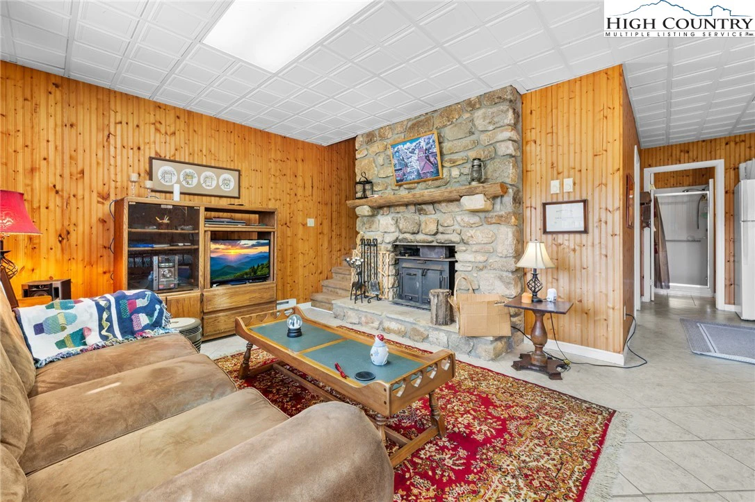 Image number 4 for the current listing