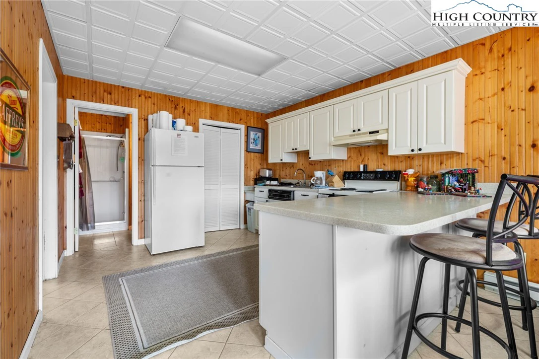 Image number 8 for the current listing