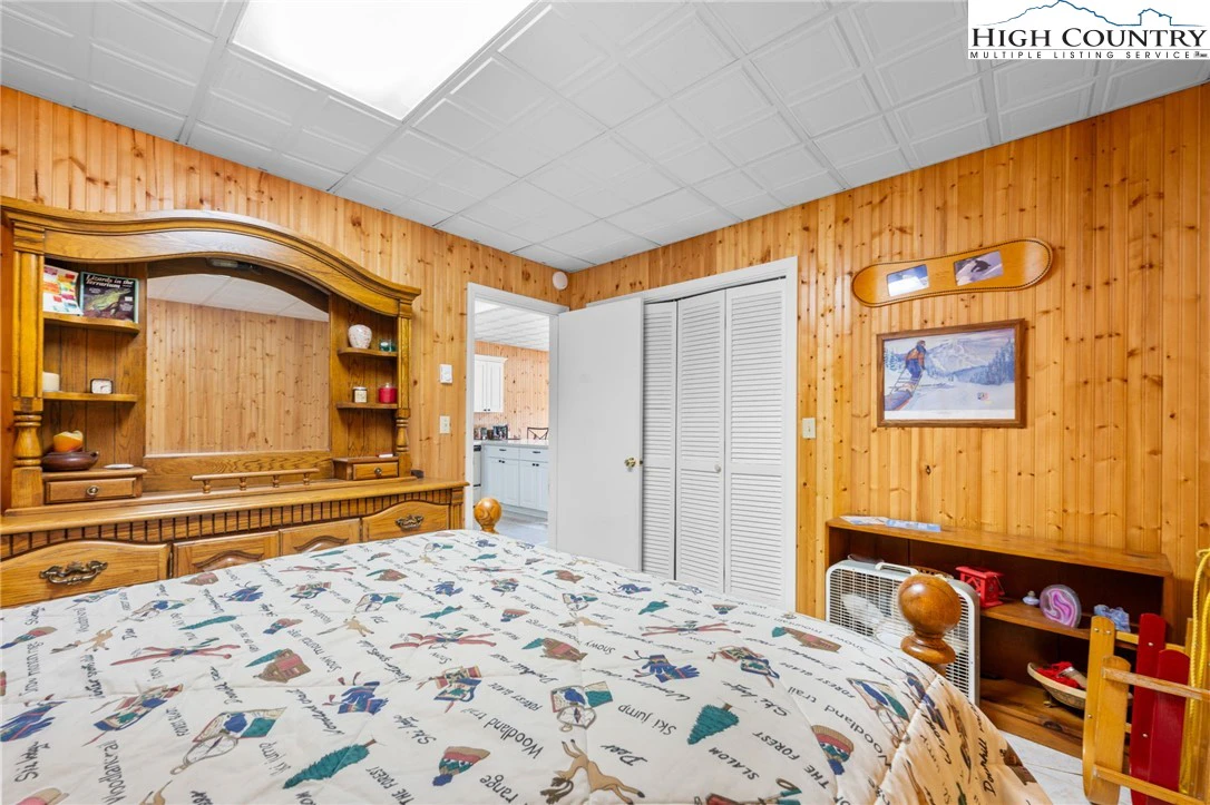 Image number 12 for the current listing