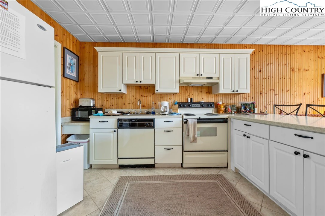 Image number 9 for the current listing