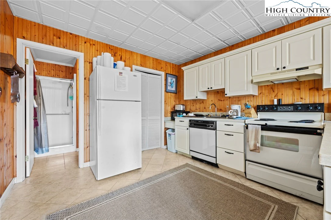 Image number 10 for the current listing