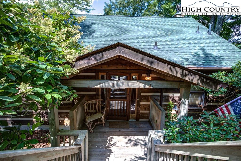 Image number 1 for the current listing