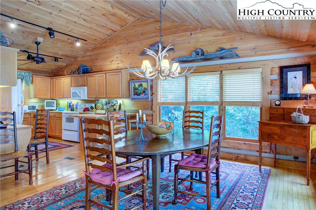 Image number 11 for the current listing