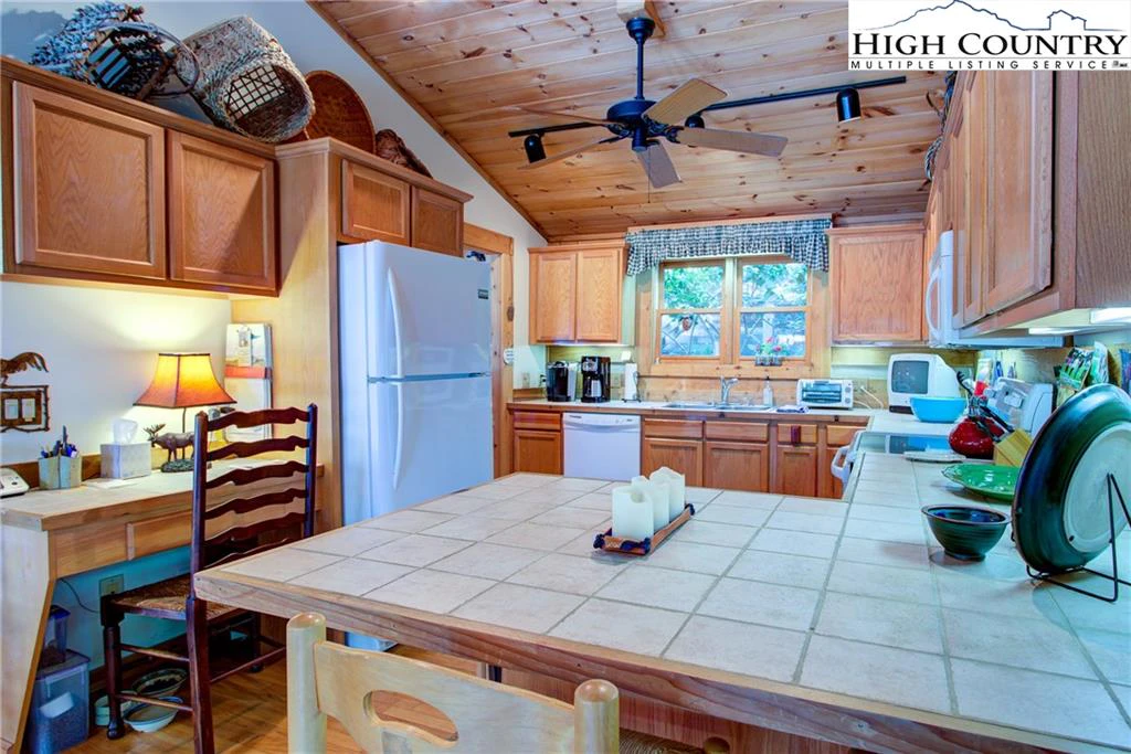 Image number 3 for the current listing