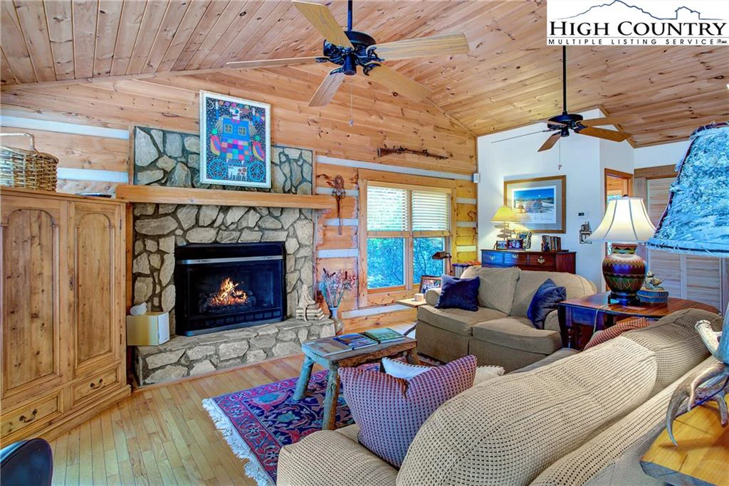 Image number 8 for the current listing
