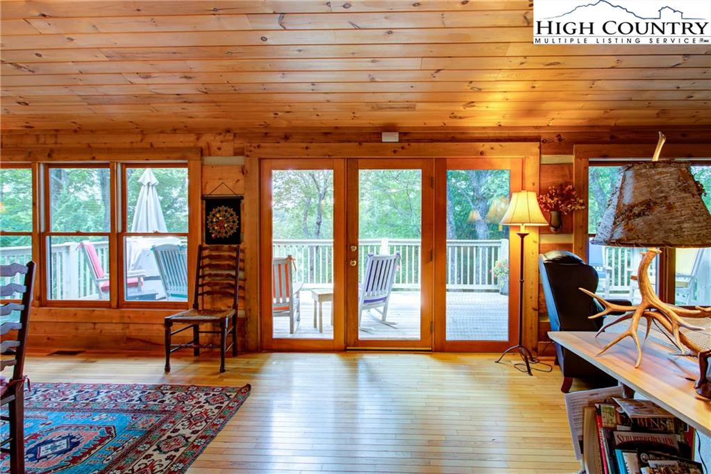 Image number 9 for the current listing