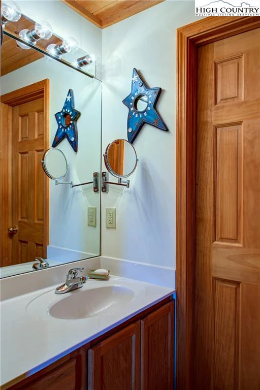 Image number 15 for the current listing