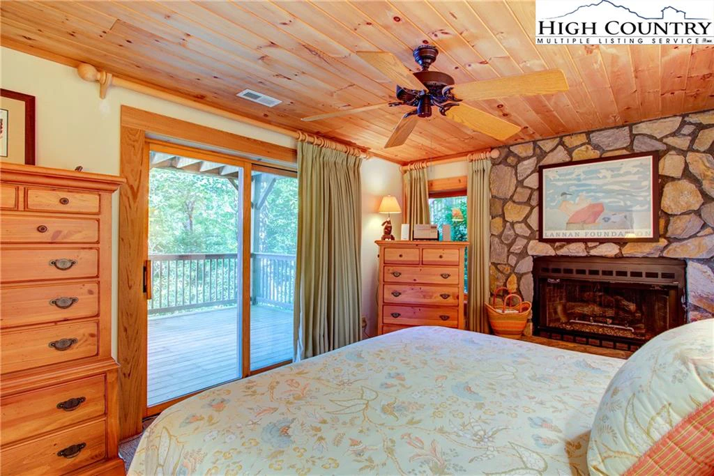 Image number 19 for the current listing