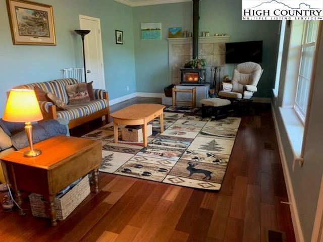 Image number 18 for the current listing