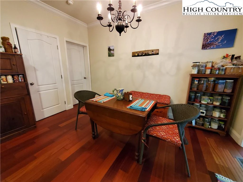 Image number 12 for the current listing