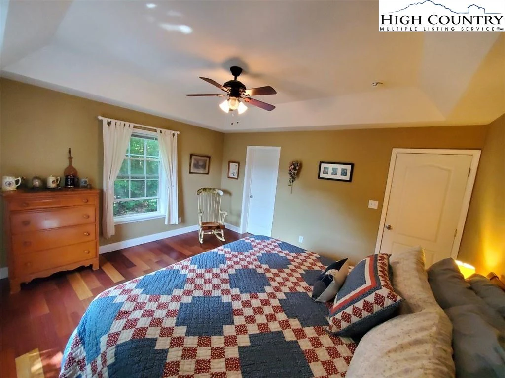 Image number 10 for the current listing