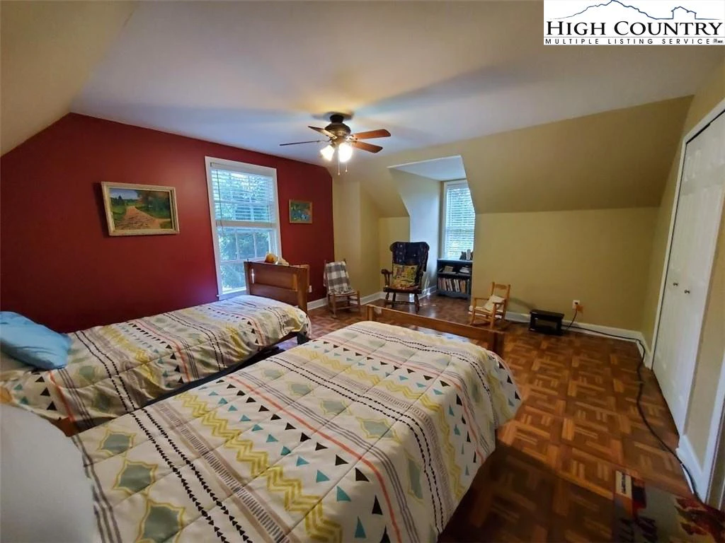 Image number 9 for the current listing