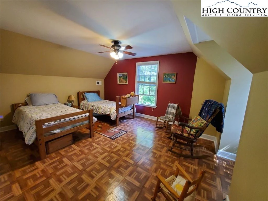 Image number 8 for the current listing