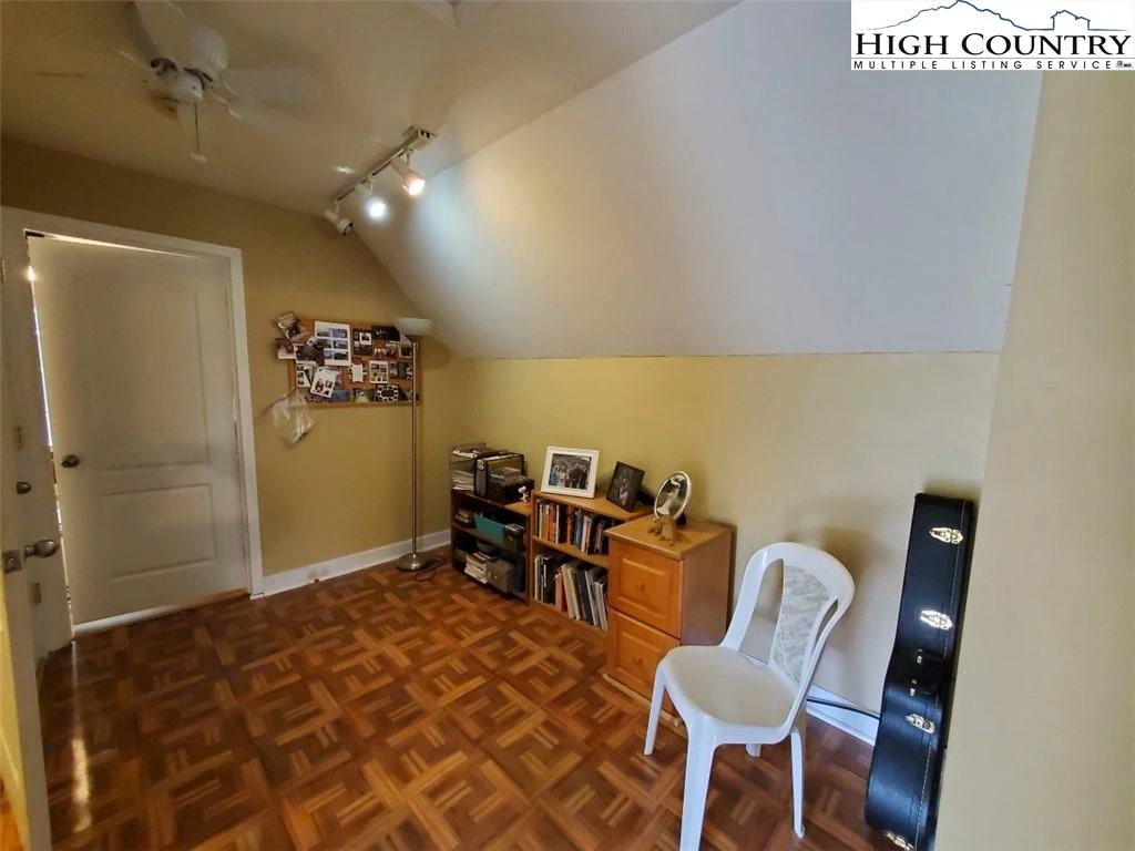 Image number 7 for the current listing