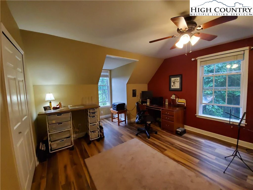 Image number 6 for the current listing