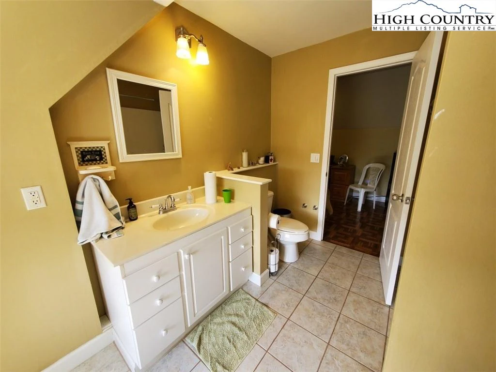 Image number 4 for the current listing